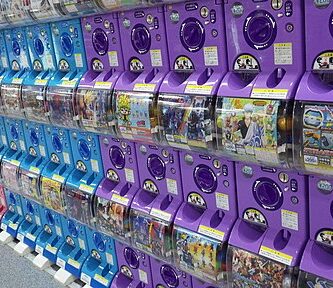 máquinas de bolas gashapon sorpresa
